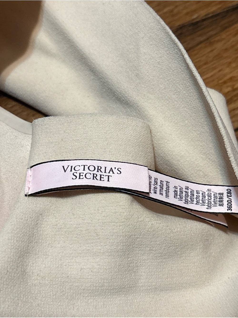 Victoria's Secret Beige No Wire Bra Padded Lace Back Size 36DD - Picture 6 of 6